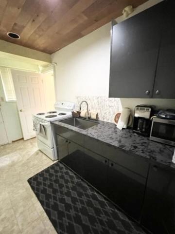 Guesthouse In เวสต์แวนคูเวอร์ ภายนอก รูปภาพ